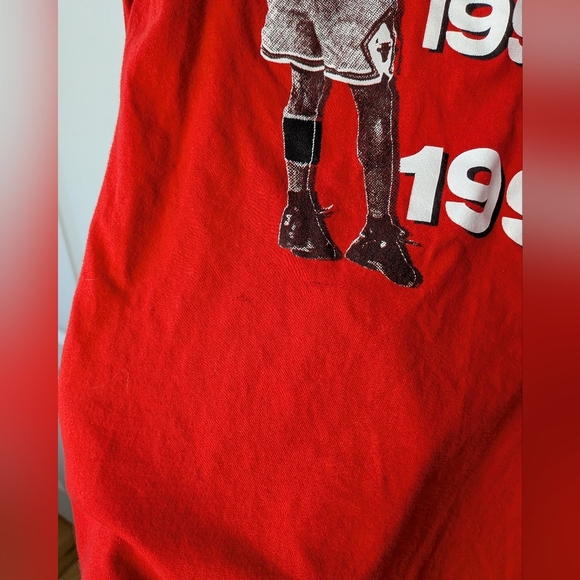 The Nike Tee Red Long Sleeve Bulls Kid Shirt Size Large (14-16) NBA Basketball - Picture 6 of 9